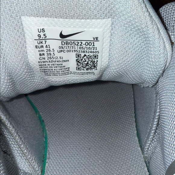 Nike Women's Renew Serenity Run , Silver and White Sneakers #DB0522-001 - Picture 4 of 7